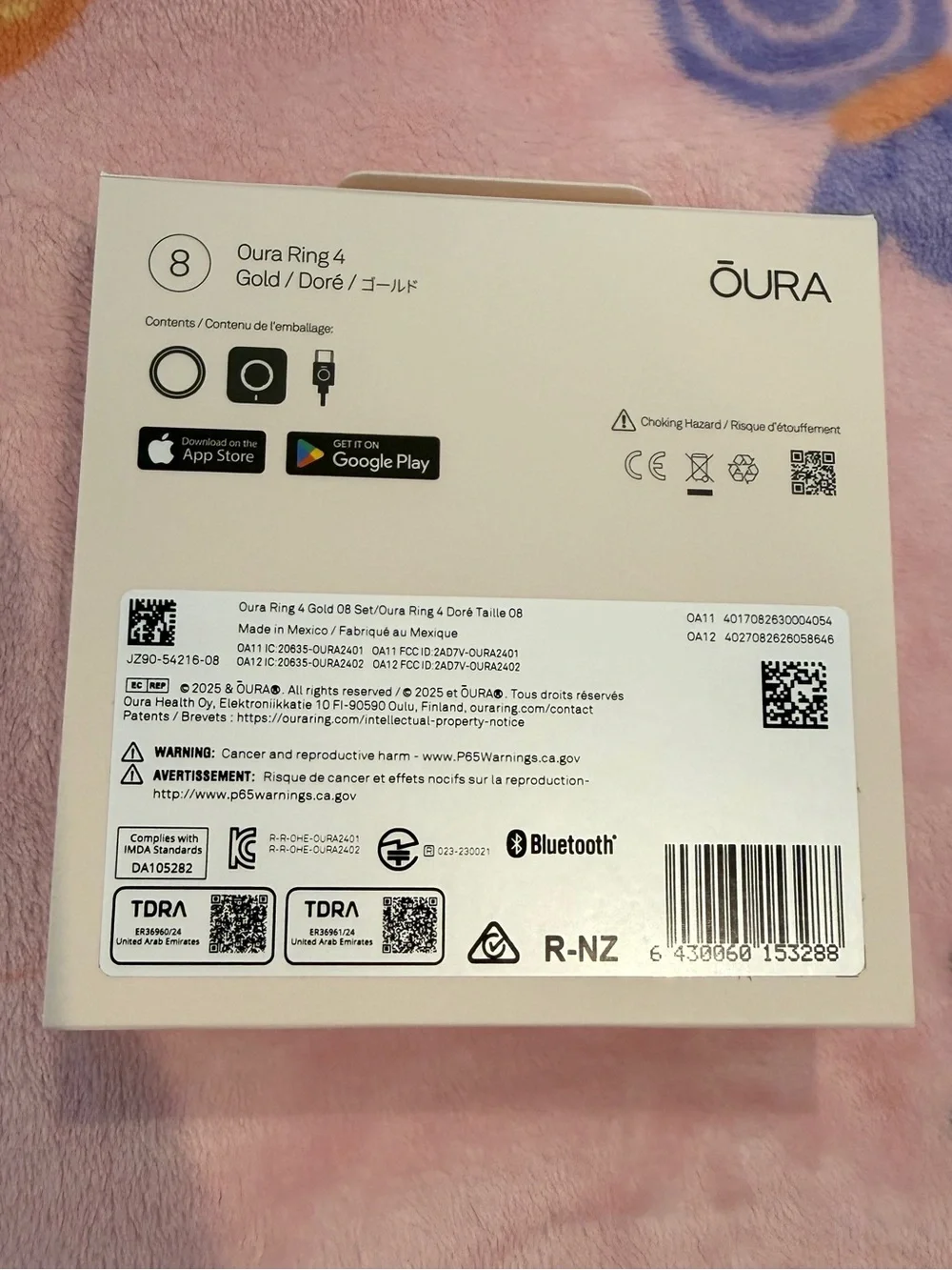 NIB Oura Ring 4  (Gold Finish) Smart Ring size 8 and Travel Charger